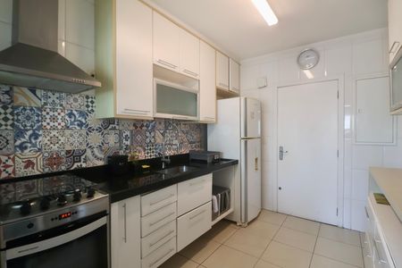Apartamento para alugar com 118m², 4 quartos e 2 vagas Apartamento para alugar com 118m², 4 quartos e 2 vagasCozinha