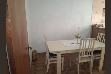 Casa à venda com 135m², 3 quartos e 2 vagas Casa à venda com 135m², 3 quartos e 2 vagasCozinha