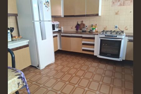 Casa à venda com 135m², 3 quartos e 2 vagas Casa à venda com 135m², 3 quartos e 2 vagasCozinha