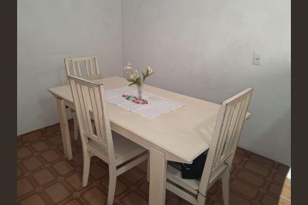 Casa à venda com 135m², 3 quartos e 2 vagas Casa à venda com 135m², 3 quartos e 2 vagasCozinha