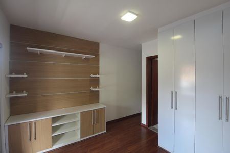 Casa à venda com 390m², 3 quartos e 2 vagasSuite