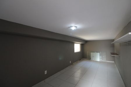 Casa à venda com 390m², 3 quartos e 2 vagasPorão