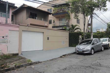 Casa à venda com 390m², 3 quartos e 2 vagasFachada
