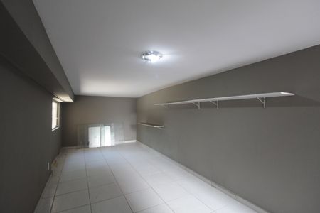 Casa à venda com 390m², 3 quartos e 2 vagasPorão