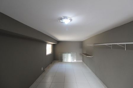 Casa à venda com 390m², 3 quartos e 2 vagasPorão