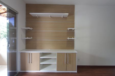 Suite de casa à venda com 3 quartos, 390m² em Heliópolis, Belo Horizonte