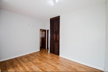 Casa à venda com 248m², 3 quartos e 2 vagasSala