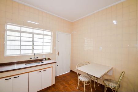 Casa à venda com 248m², 3 quartos e 2 vagasCozinha