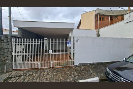 Casa à venda com 248m², 3 quartos e 2 vagasFachada