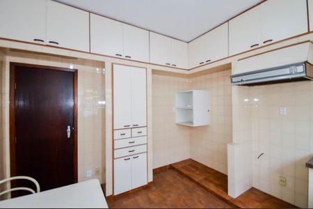 Casa à venda com 248m², 3 quartos e 2 vagasCozinha
