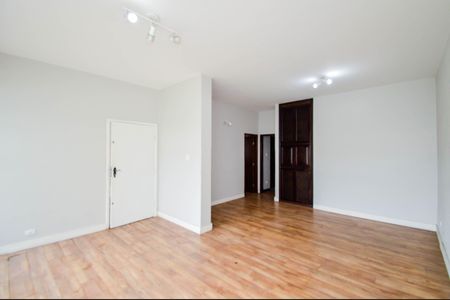 Casa à venda com 248m², 3 quartos e 2 vagasSala