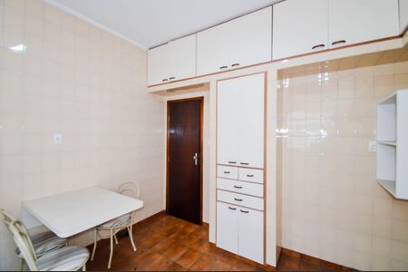 Casa à venda com 248m², 3 quartos e 2 vagasCozinha