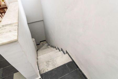 Hall da entrada - Escada de acesso de casa à venda com 3 quartos, 100m² em Olaria, Rio de Janeiro