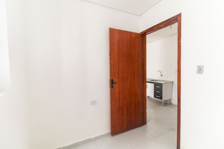 Quarto de casa para alugar com 1 quarto, 23m² em Vila Carmosina, São Paulo