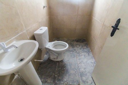 Banheiro de casa para alugar com 1 quarto, 24m² em Vila Carmosina, São Paulo