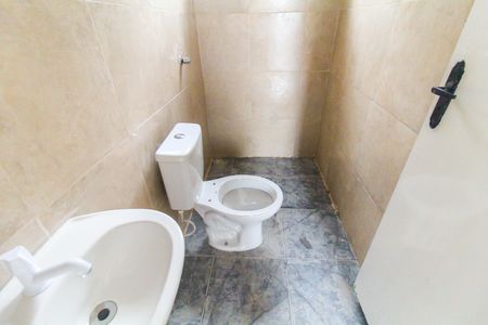 Banheiro de casa para alugar com 1 quarto, 31m² em Vila Carmosina, São Paulo