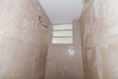 Banheiro de casa para alugar com 1 quarto, 12m² em Vila Carmosina, São Paulo