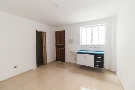 Quarto/Cozinha de casa para alugar com 1 quarto, 12m² em Vila Carmosina, São Paulo