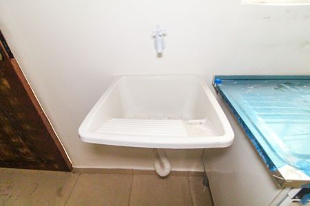 Quarto/Cozinha de casa para alugar com 1 quarto, 12m² em Vila Carmosina, São Paulo