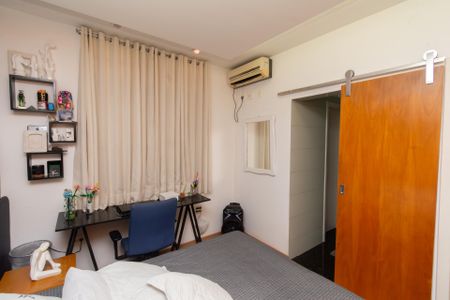 Casa de condomínio à venda com 361m², 4 quartos e 3 vagasSemi Suite 1