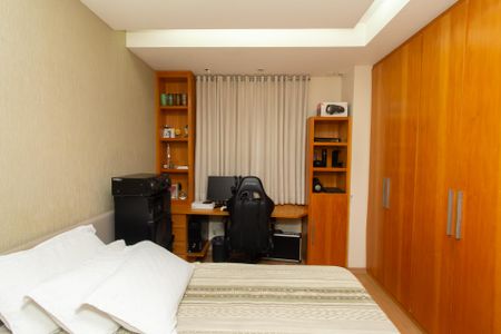 Casa de condomínio à venda com 361m², 4 quartos e 3 vagasSemi Suite 2