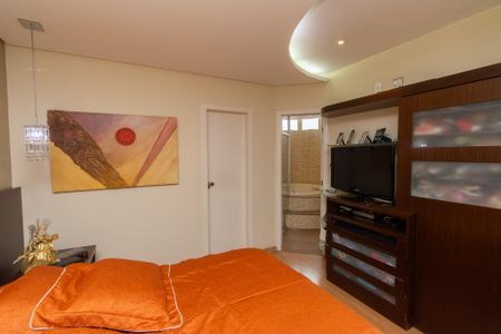 Casa de condomínio à venda com 361m², 4 quartos e 3 vagasSuíte Master