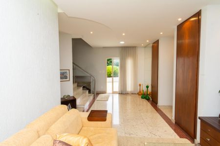 Casa de condomínio à venda com 361m², 4 quartos e 3 vagasSala de TV