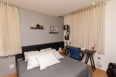 Casa de condomínio à venda com 361m², 4 quartos e 3 vagasSemi Suite 1