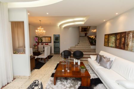 Casa de condomínio à venda com 361m², 4 quartos e 3 vagasSala de estar 1