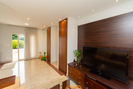 Casa de condomínio à venda com 361m², 4 quartos e 3 vagasSala de TV