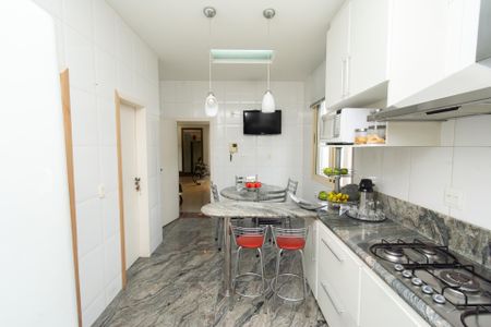 Casa de condomínio à venda com 361m², 4 quartos e 3 vagasCozinha