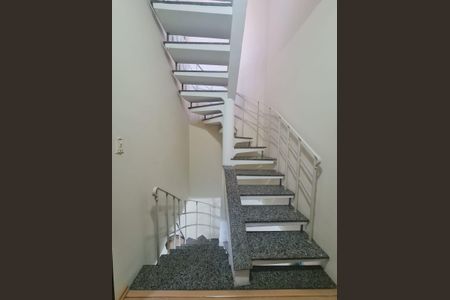 Escada de apartamento à venda com 2 quartos, 66m² em Vila Pires, Santo André