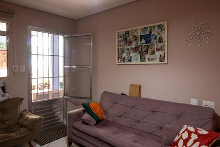 Sala de casa à venda com 3 quartos, 117m² em Cidade Antônio Estêvão de Carvalho, São Paulo