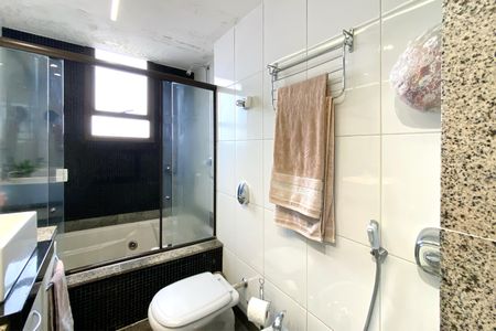 Apartamento à venda com 173m², 4 quartos e 3 vagasBanheiro da Suíte 1