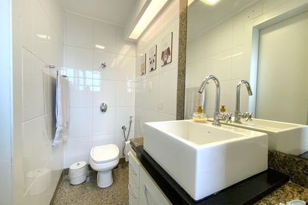 Apartamento à venda com 173m², 4 quartos e 3 vagasBanheiro da Suíte 2