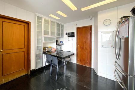 Apartamento à venda com 173m², 4 quartos e 3 vagasCozinha