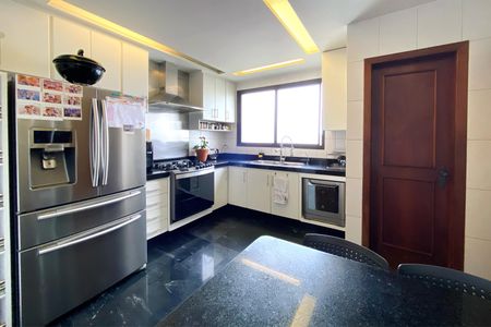 Apartamento à venda com 173m², 4 quartos e 3 vagasCozinha