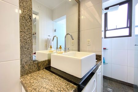 Apartamento à venda com 173m², 4 quartos e 3 vagasBanheiro da Suíte 2