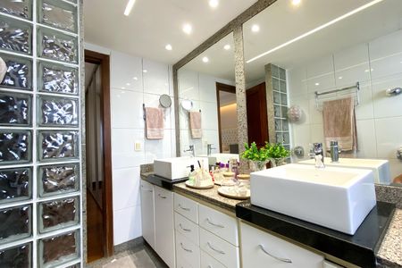 Apartamento à venda com 173m², 4 quartos e 3 vagasBanheiro da Suíte 1