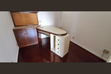 Apartamento à venda com 187m², 3 quartos e 2 vagas Apartamento à venda com 187m², 3 quartos e 2 vagasEscritório