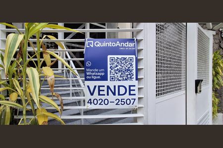 Apartamento à venda com 187m², 3 quartos e 2 vagas Apartamento à venda com 187m², 3 quartos e 2 vagasPlaquinha