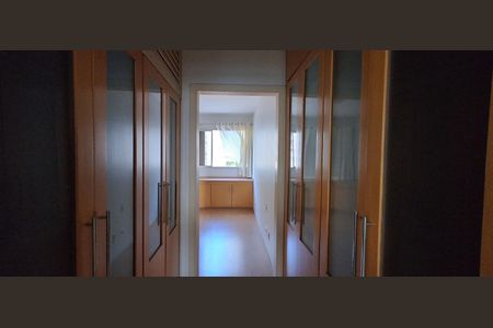 Apartamento à venda com 187m², 3 quartos e 2 vagas Apartamento à venda com 187m², 3 quartos e 2 vagasCloset