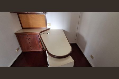 Apartamento à venda com 187m², 3 quartos e 2 vagas Apartamento à venda com 187m², 3 quartos e 2 vagasEscritório