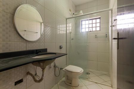 Casa para alugar com 270m², 4 quartos e 4 vagas Casa para alugar com 270m², 4 quartos e 4 vagasBanheiro da Suíte 2