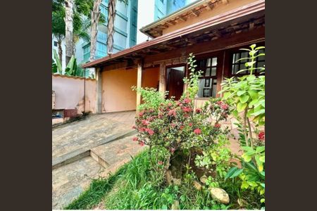 Casa à venda com 210m², 3 quartos e 2 vagasFoto 02