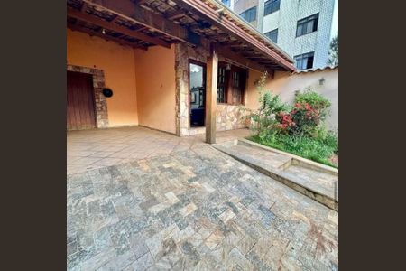 Casa à venda com 210m², 3 quartos e 2 vagasFoto 03