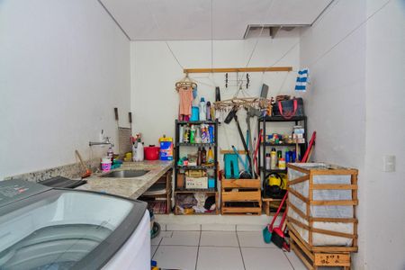 Casa de condomínio à venda com 300m², 4 quartos e 4 vagasÁrea de Serviço