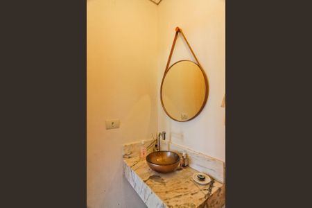 Casa de condomínio à venda com 300m², 4 quartos e 4 vagasLavabo