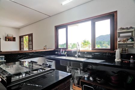 Casa de condomínio à venda com 300m², 4 quartos e 4 vagasCozinha