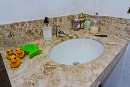 Casa de condomínio à venda com 300m², 4 quartos e 4 vagasBanheiro da Suíte 2